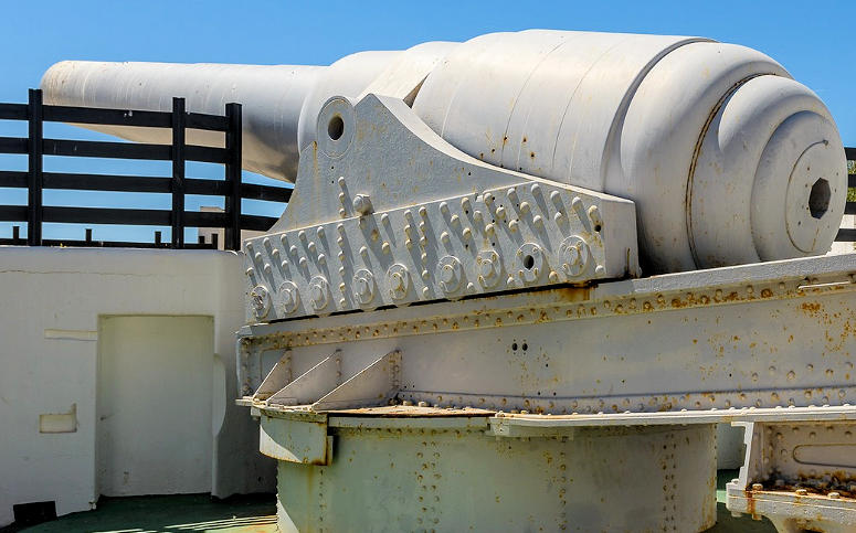 The 100 Ton Gun Gibraltar Tour